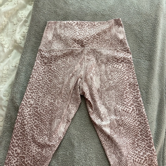 Luca and Grae mauve cheetah print workout set - Picture 6 of 8